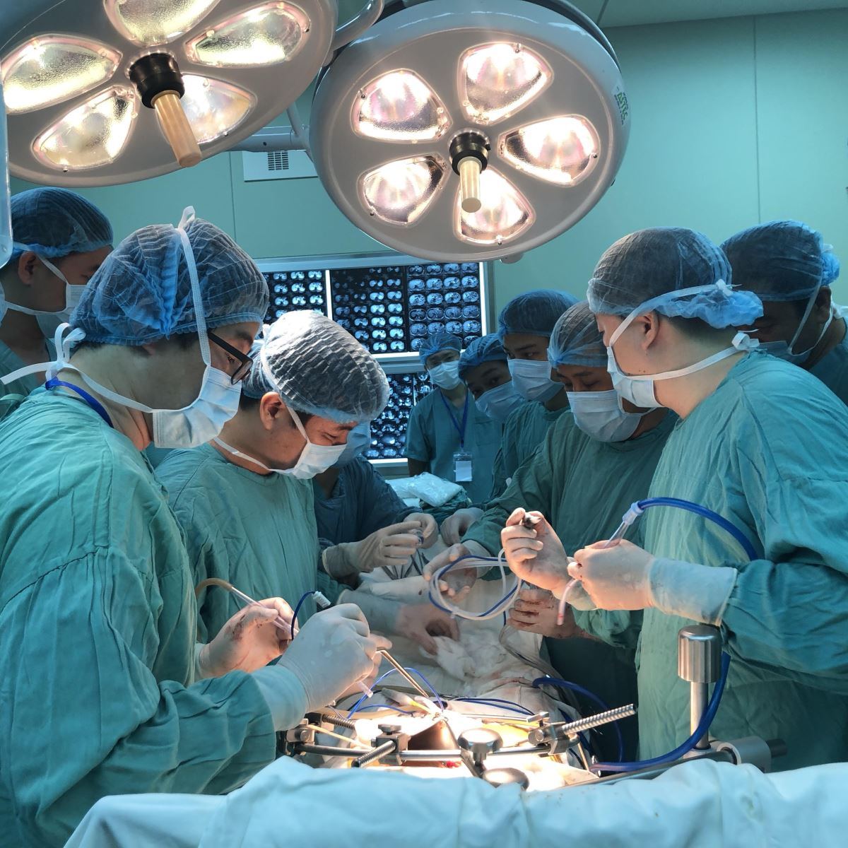 Thủ tướng Phạm Minh Chính gửi thư chúc mừng đội ngũ y tế đã xác lập 3 kỷ lục ghép tạng trong 48 giờ